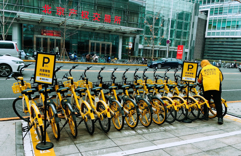 北京金融街共享单车摆渡人的一天
