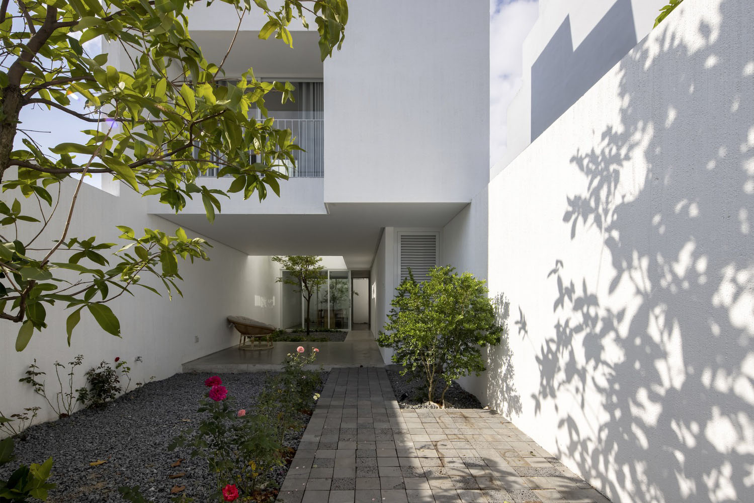 越南白色极简主义庭院别墅