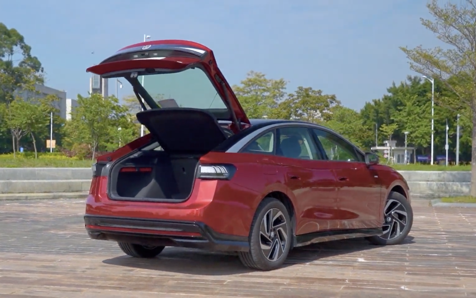 一汽大众向一嗨租车交付首批1000台id7vizzion