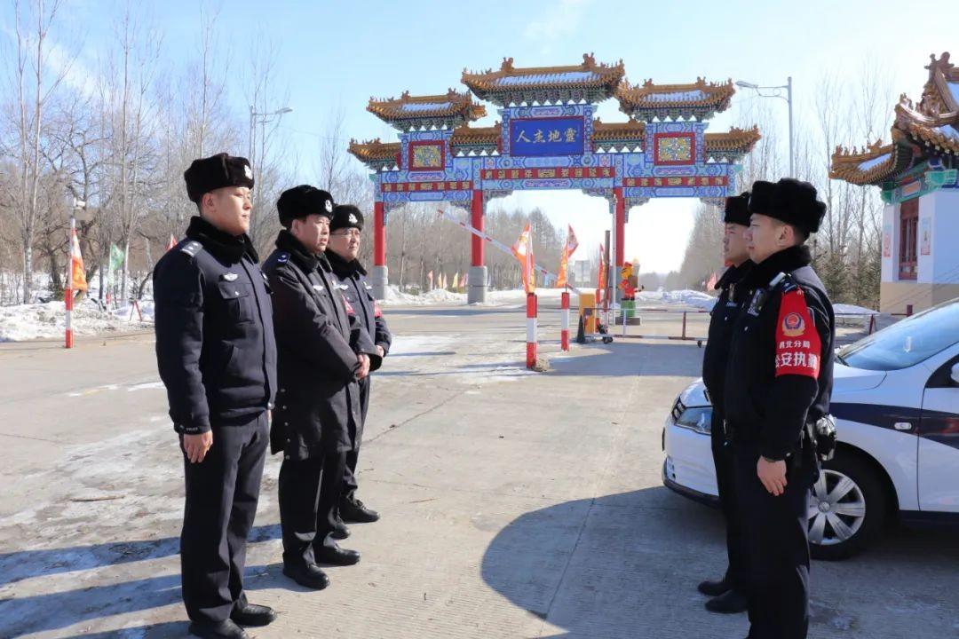 黑龙江省林区公安局鹤北分局党委书记局长曾志彬除夕初一看望慰问春节