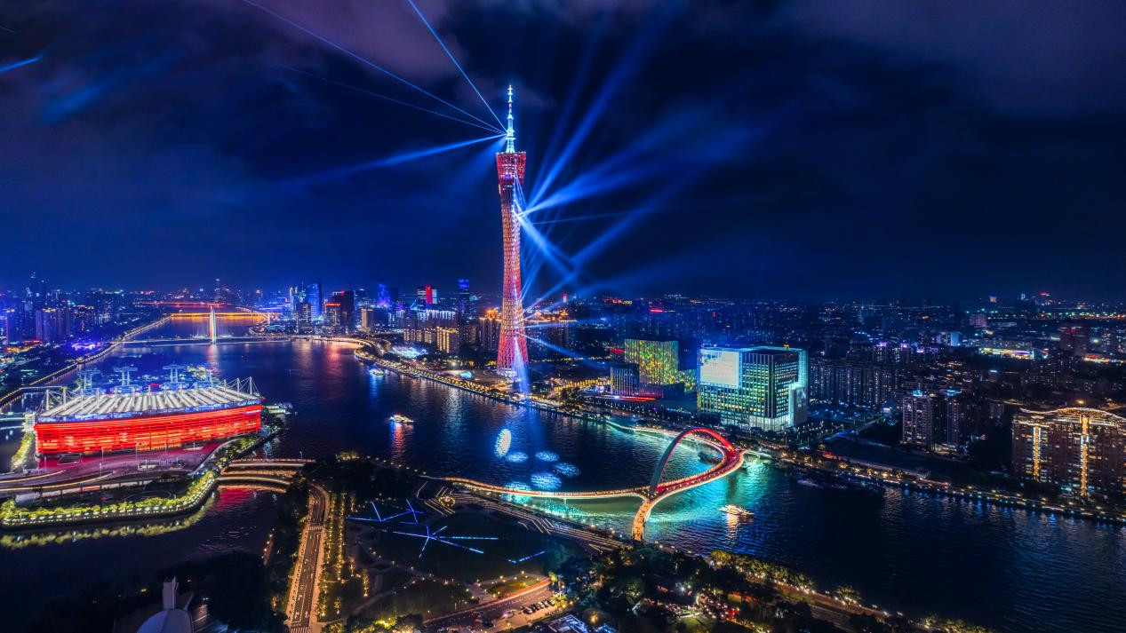 546万平方米,是广州的地标建筑,是中国第一,世界第三高的旅游观光塔