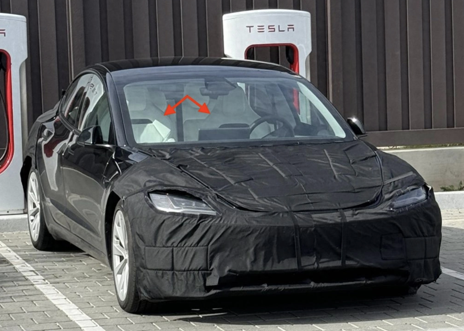 新款特斯拉model3performance谍照曝光白色桶形座椅引人注目