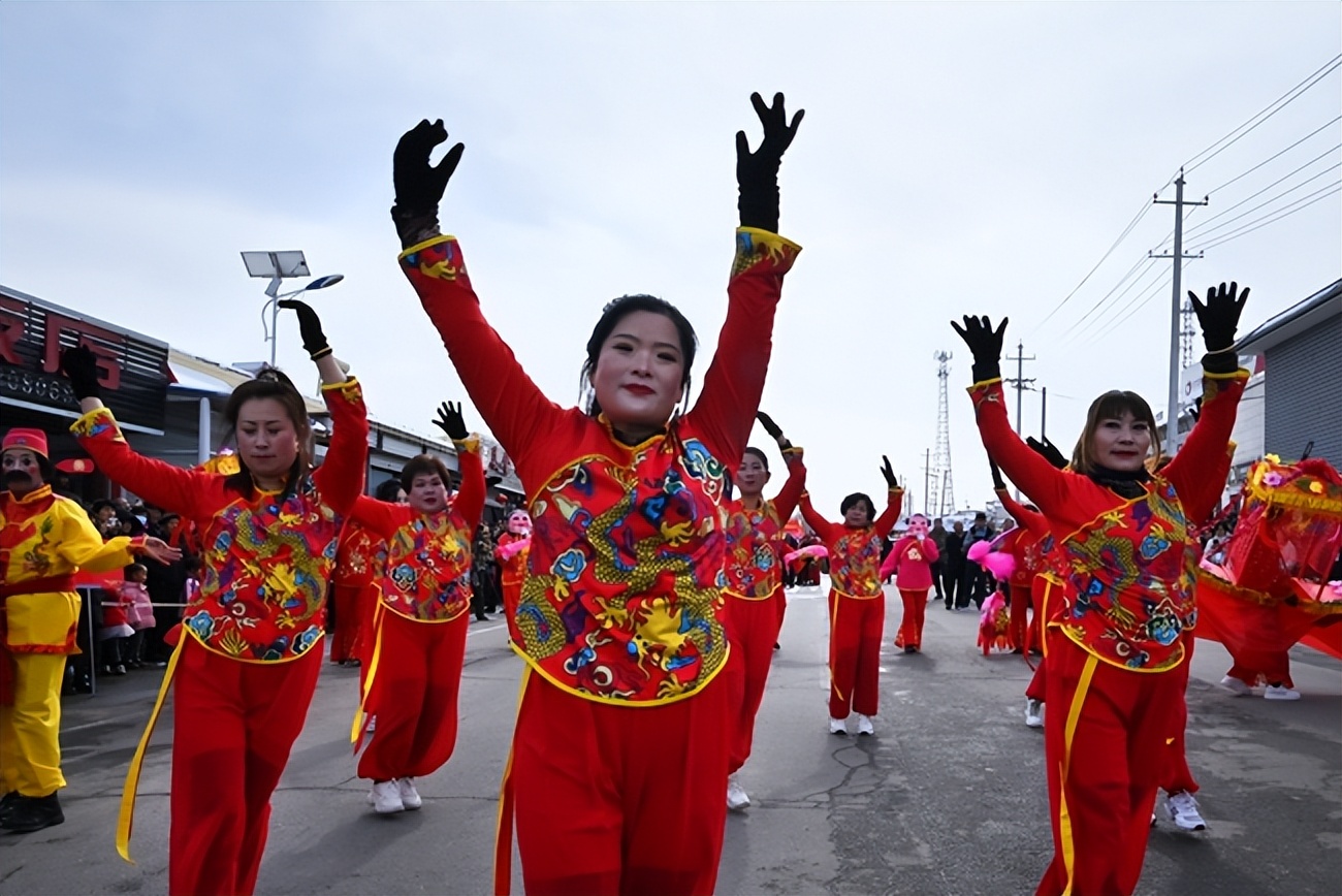 盂县西烟镇2024年元宵节街头文艺汇演异彩纷呈