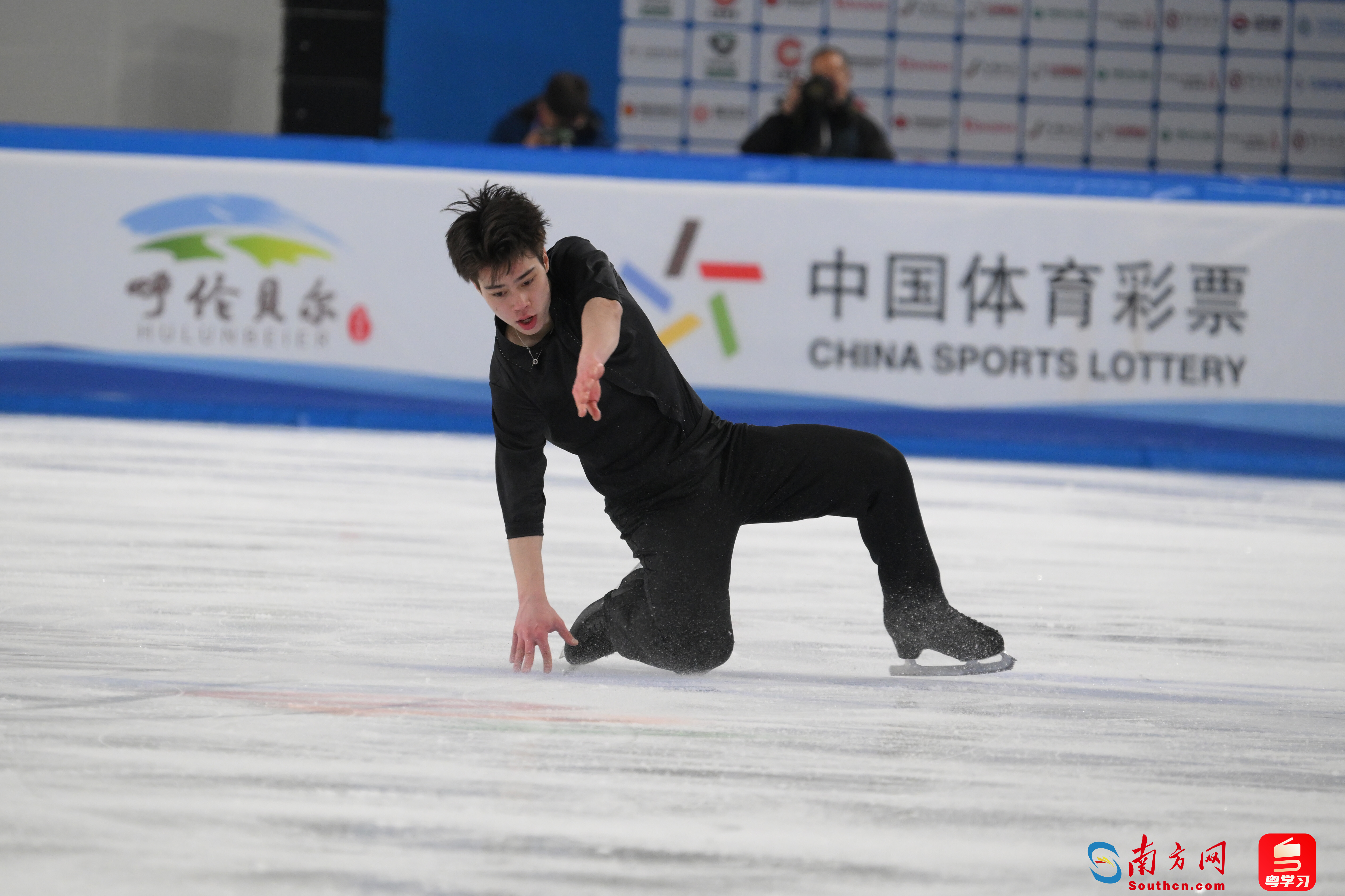 肖紫兮/何凌昊在团体冰上舞蹈自由舞比赛中(朱江伟/摄)