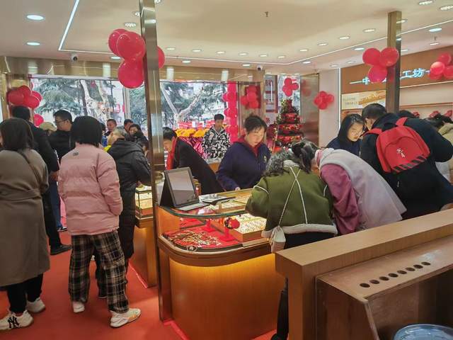 喜报传佳音熊银匠中国金匠工坊成都首店龙年元宵节盛装开业
