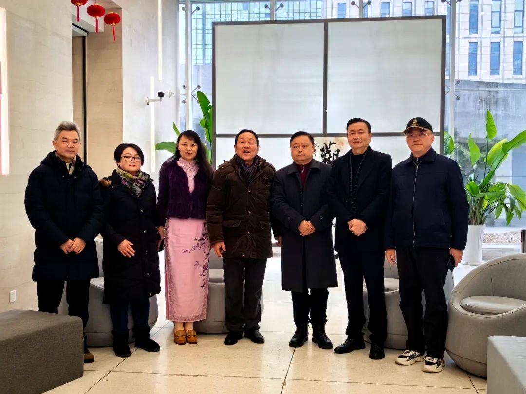 中国明星书画院收藏家刘亚隆先生石画展在贵州省图书