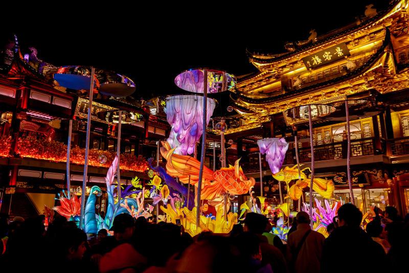 龙年豫园灯会客流已逾400万人次数字人亮灯亮相元宵节