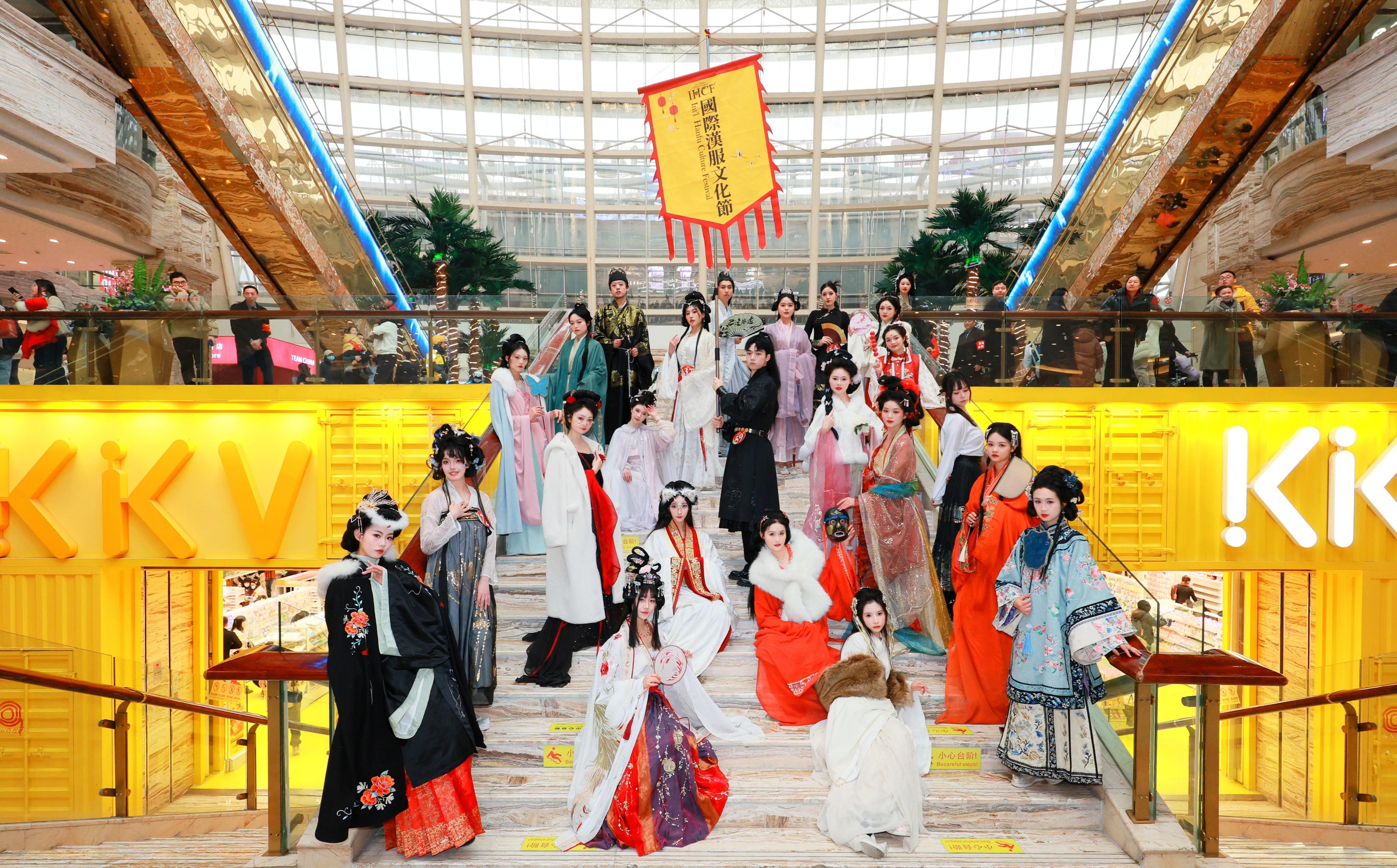 天啊09后成都女孩获得2024国际汉服文化节国风大赏中国小姐