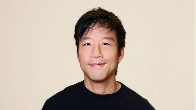 郭孟儒10岁时,被父母送往英国寄宿学校.