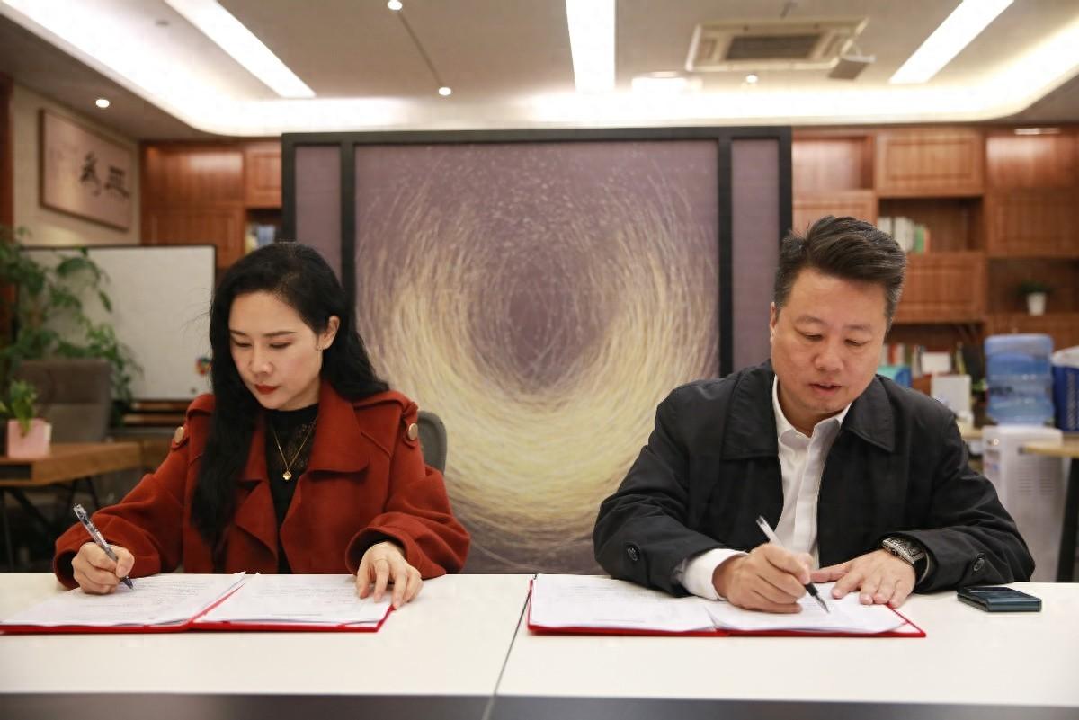 领信资本华南区董事长,中国华信会会长刘立辉先生在签约仪式上致辞,他