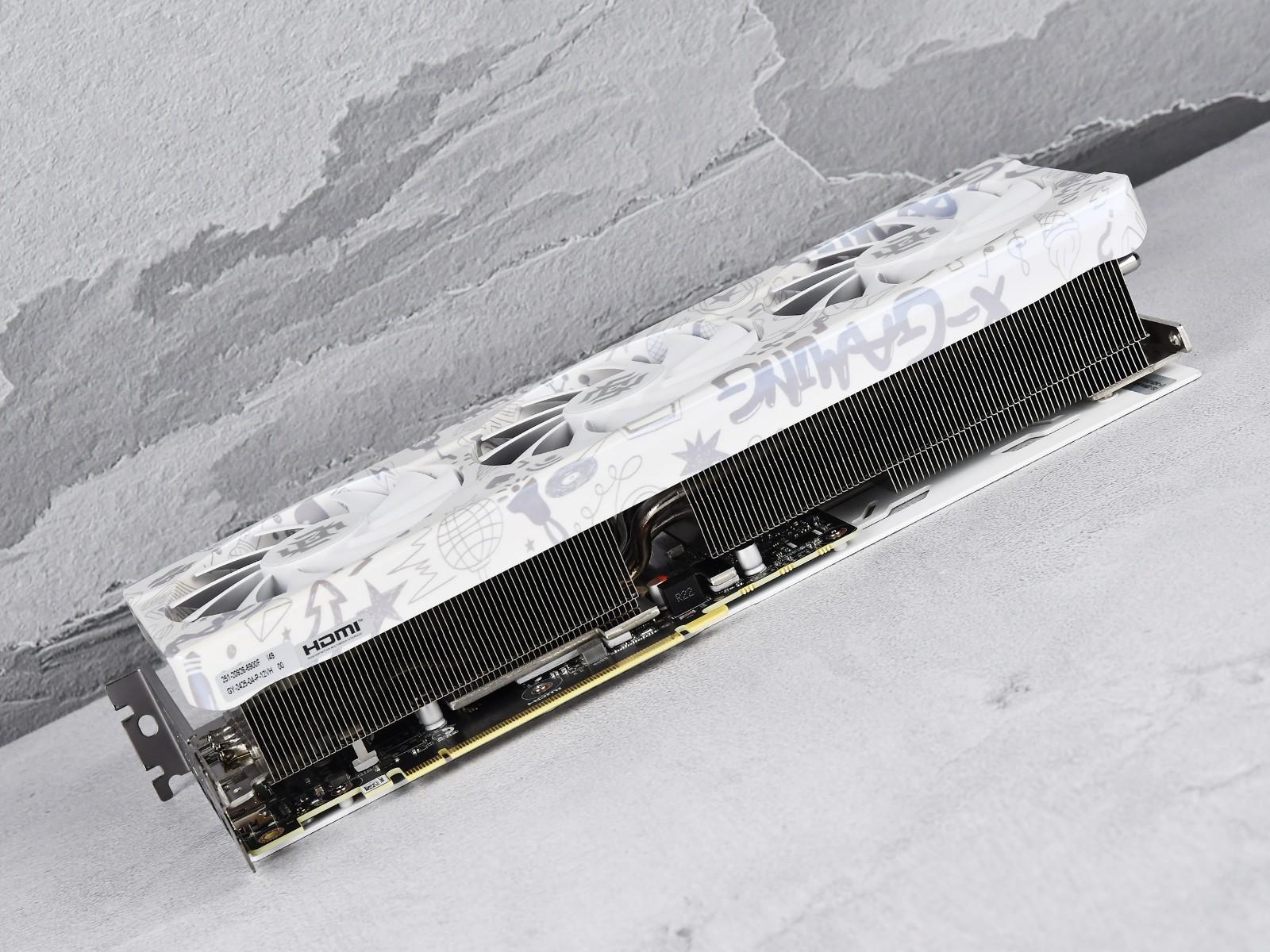 索泰rtx4070super欧泊白图赏颜值性能都能打