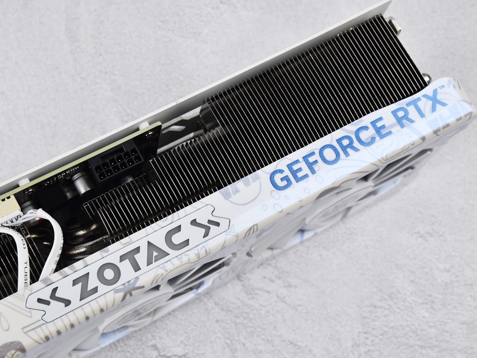 索泰rtx4070super欧泊白图赏颜值性能都能打