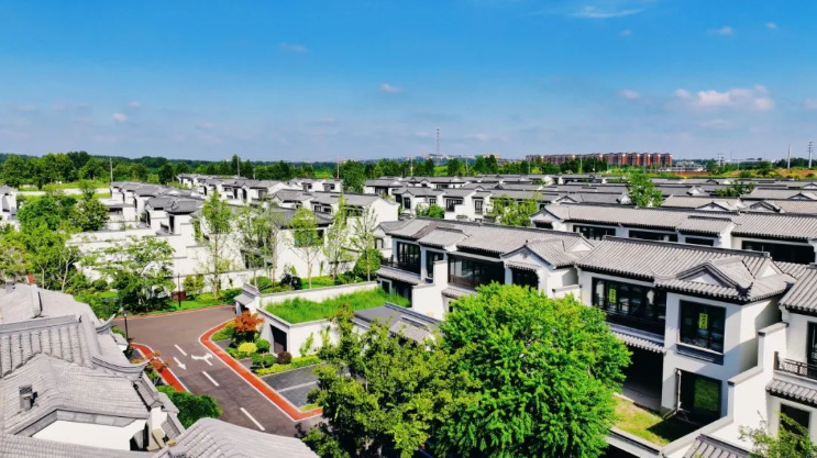 来中颐龙湖康养小镇探索理想人居新答案