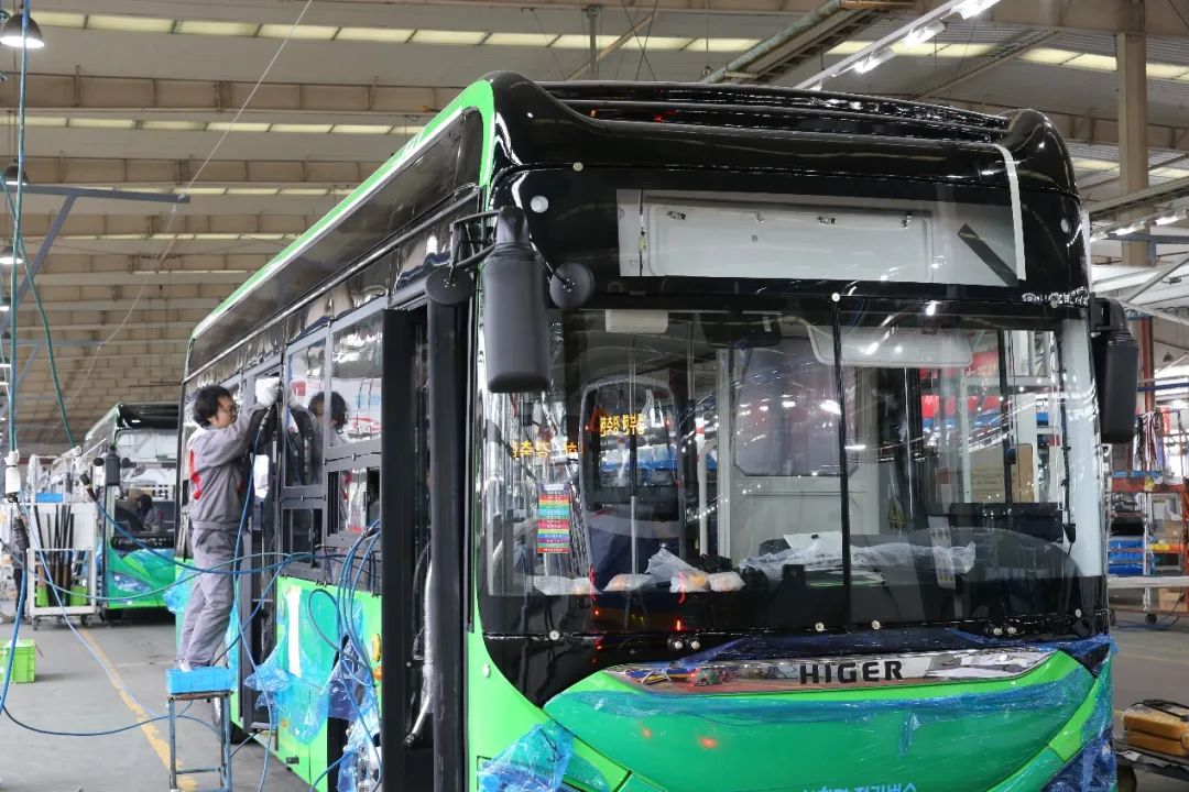 金龙汽车喜迎开门红新年苏州金龙订单生产交付忙