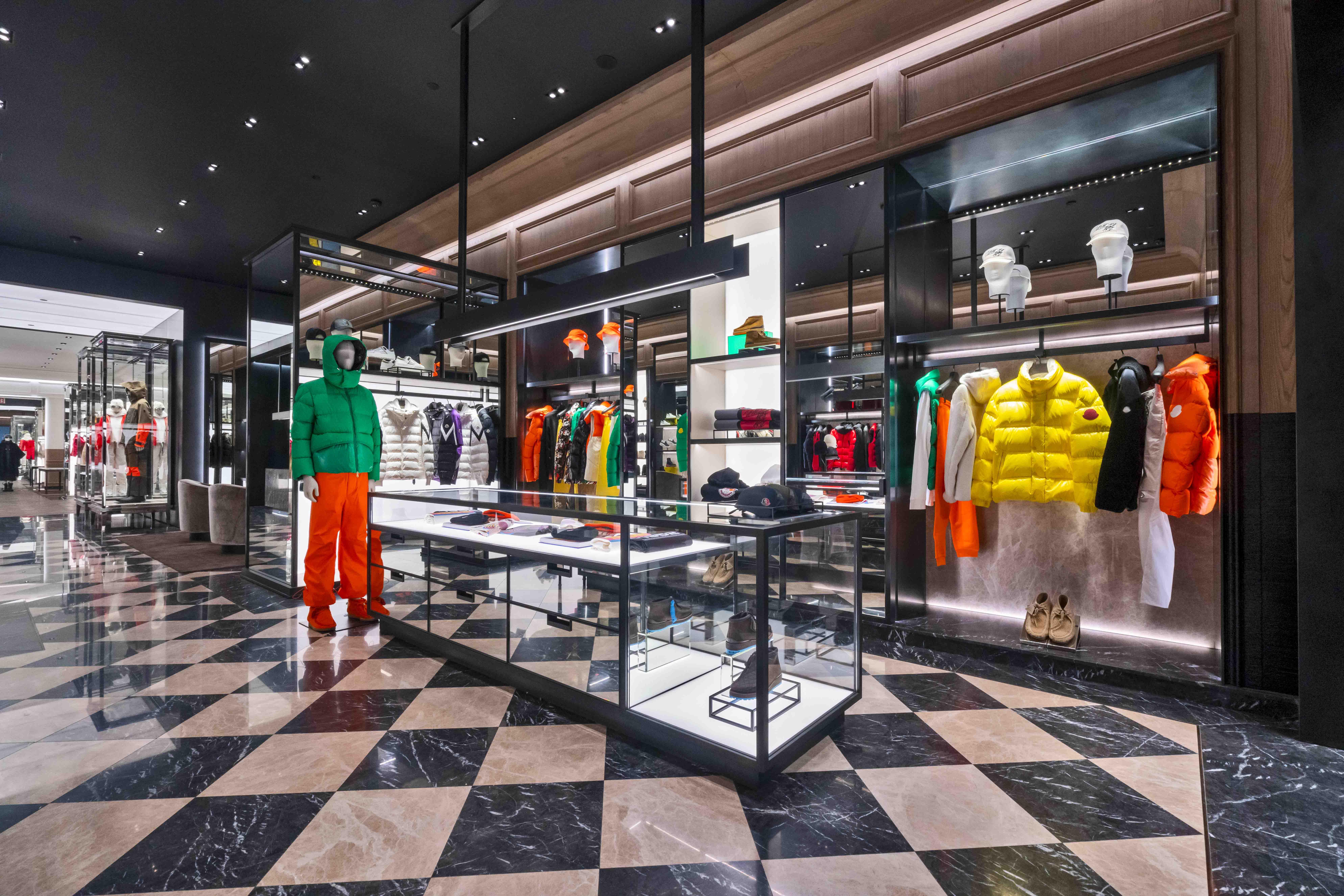 靠羽绒服抵御市场寒冬moncler集团2023年业绩增幅超过lvmh