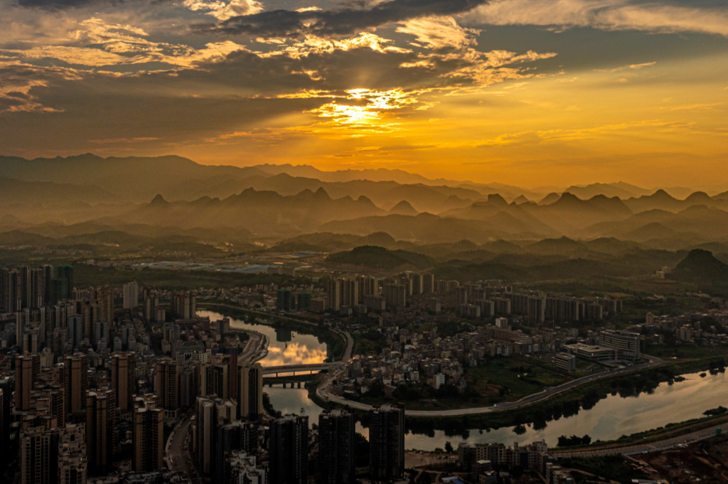 粤北小城值此青绿