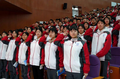 河北巨鹿中学校长吴明明在高三年级百日誓师大会上的讲话