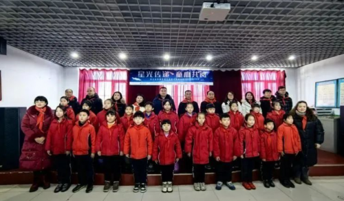 院长刘凤鸣教授推动北大博雅国学院举行了慈善捐书活动