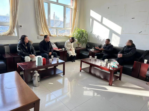 院长刘凤鸣教授推动北大博雅国学院举行了慈善捐书活动