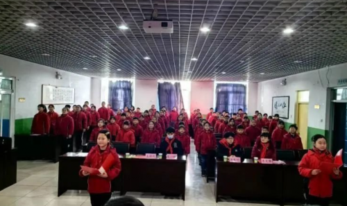 院长刘凤鸣教授推动北大博雅国学院举行了慈善捐书活动