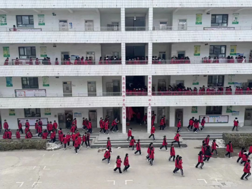 以练筑防防患未然河北清河中学开展春季学期应急疏散演练活动