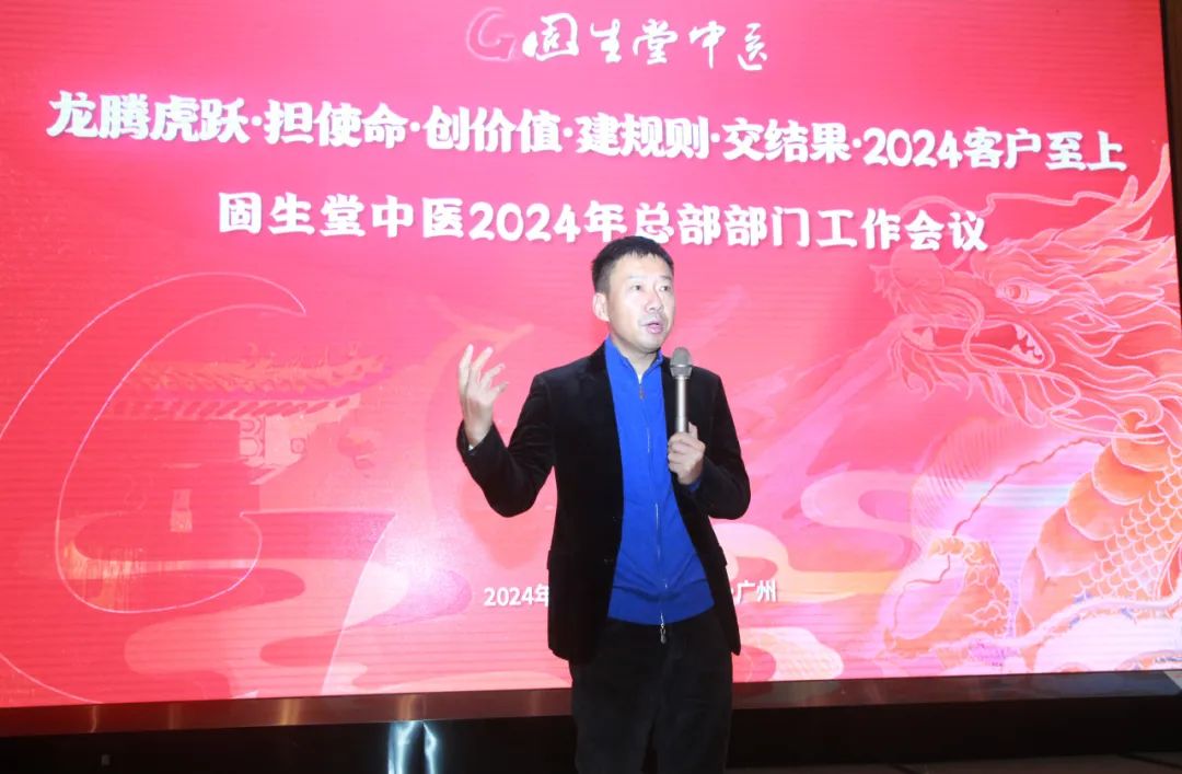 总裁郑项,首席财务官邓仕刚,首席战略与策略官李明芮,副总裁王少敏