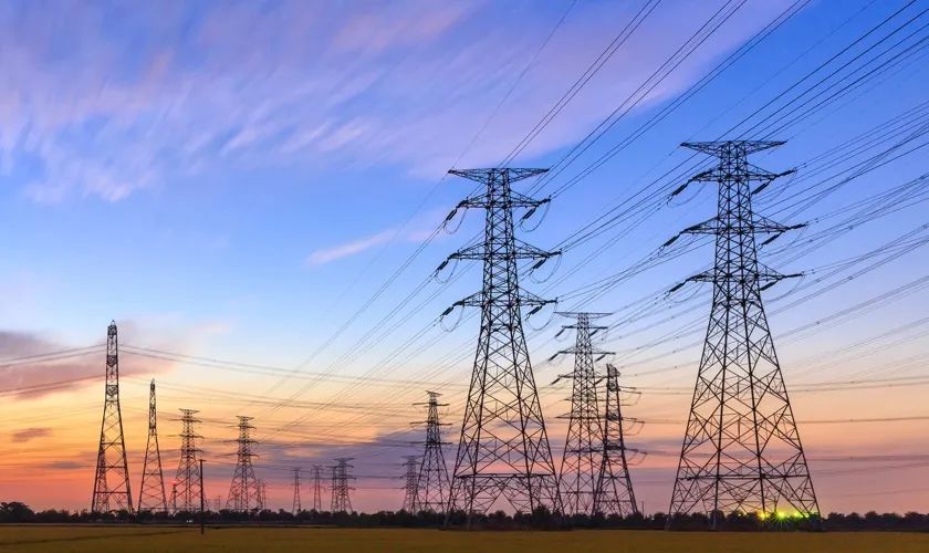 多项政策驱动超大规模电力投资及设备更换附行业个股国家电网预告2024