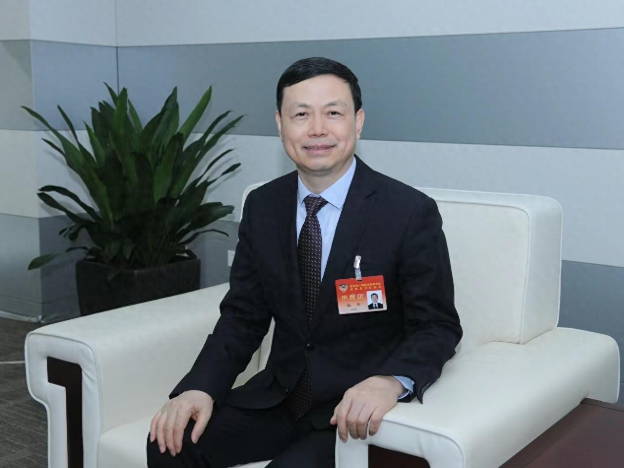 两会时间全国政协常委中国移动董事长杨杰全面推进ai行动加快形成新质