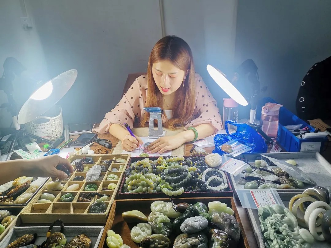 水贝大佬求变,黄金批发到终端的内卷升级_财富号_东方财富网
