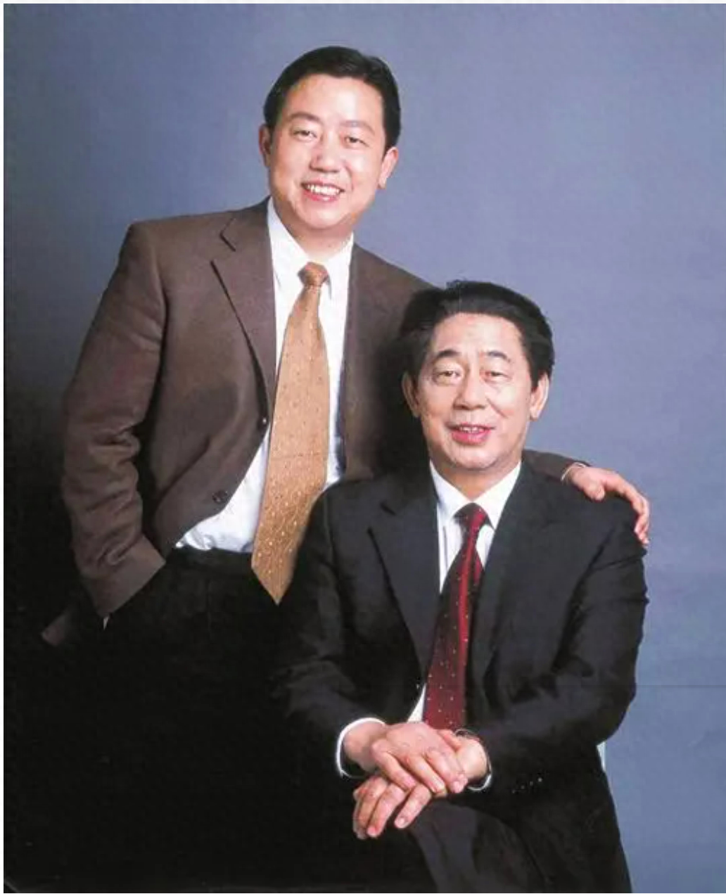 红豆集团如今的董事长周海江,可以说是典型的与父亲一起创业的创二代.