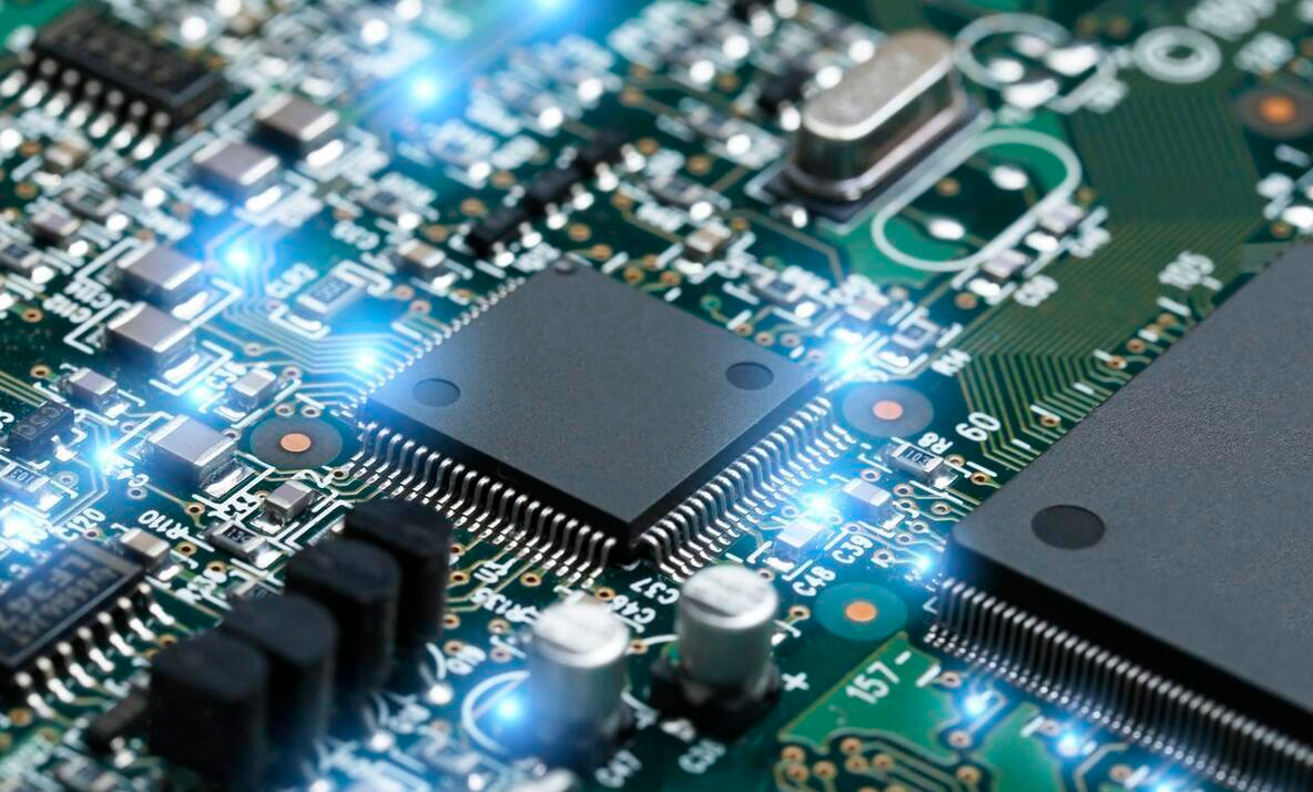 封装基板是一种高端pcb,其在线宽/线距,板厚,层数等关键技术参数上的