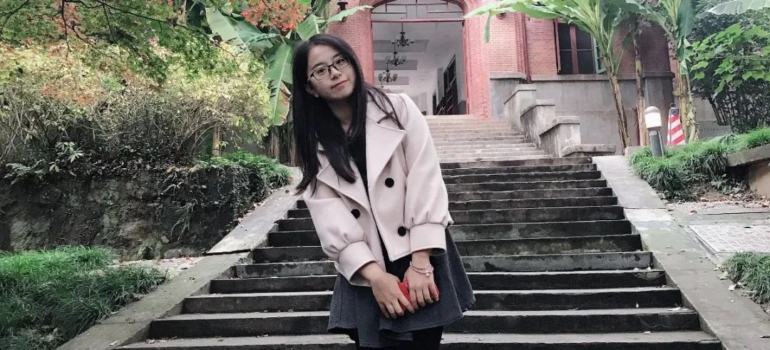 上财商学院企业管理博士生李鑫03说回到女性本身,目前很流行一句话