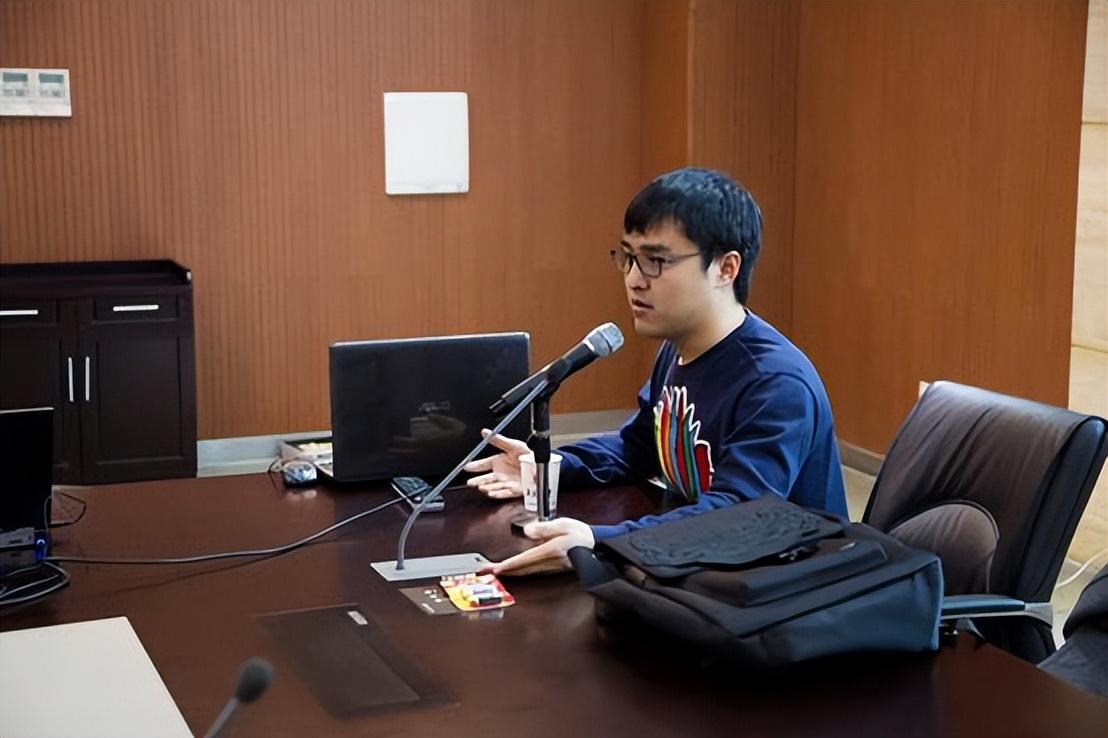 南京大学3同学后成同事1人差点被劝退玩游戏35岁登上富豪榜