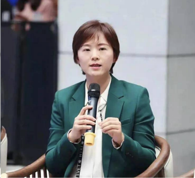 于公司市场部;2011年至2015年6月任公司党支部书记,董事会办公室主任