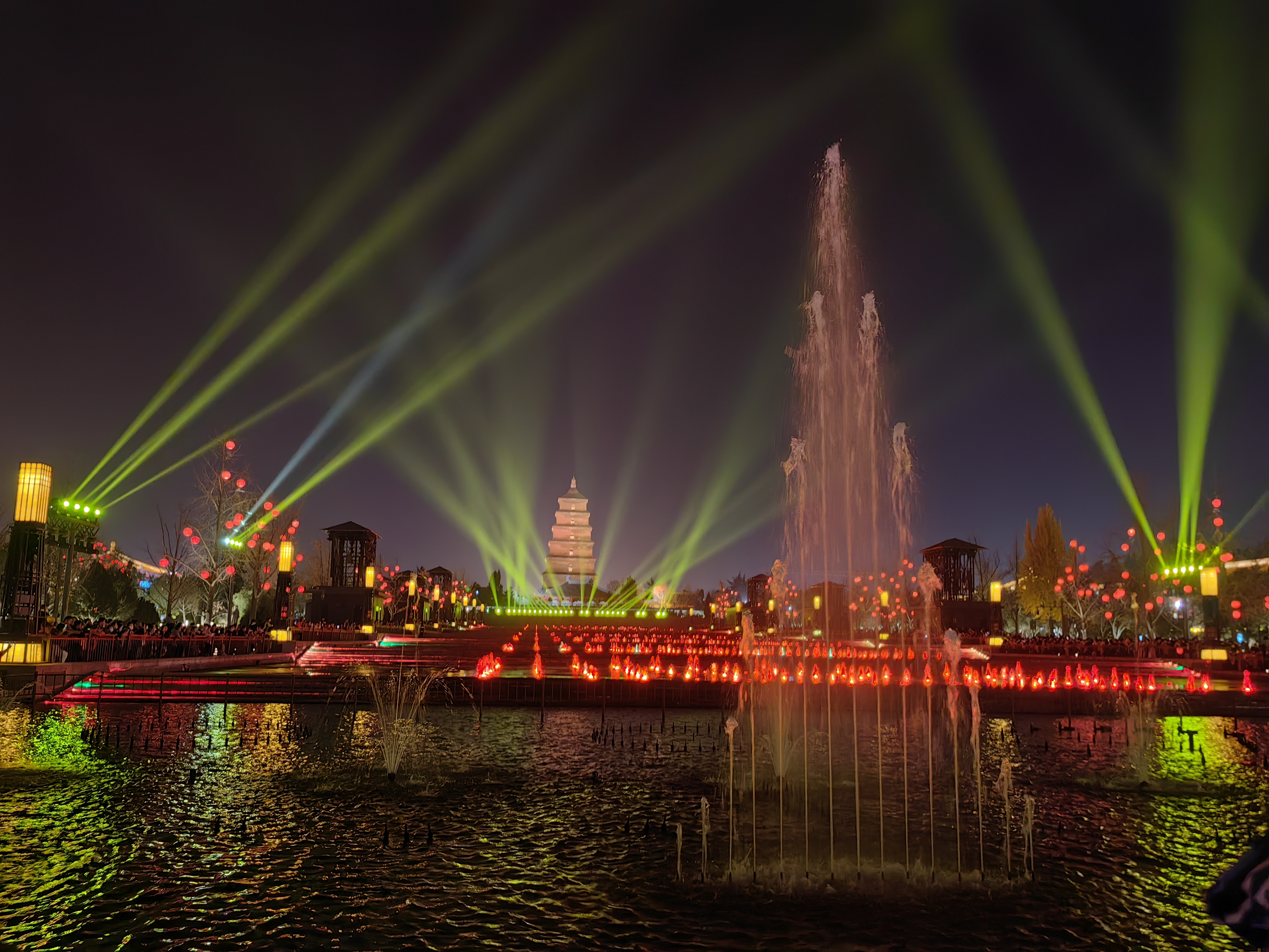 大小雁塔在喧闹与清寂中守望访古