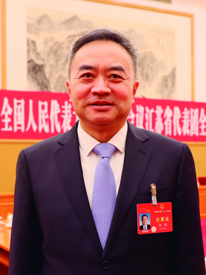 全国人大代表南京市人大常委会主任龙翔加快推进志愿服务立法