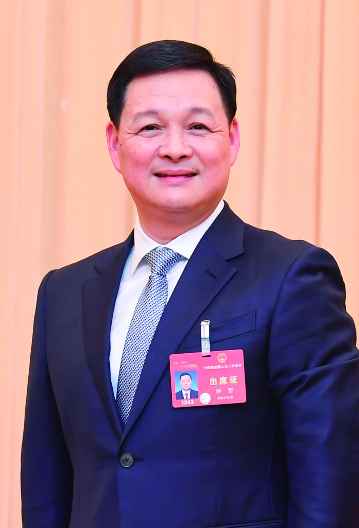 全国人大代表福建省大数据集团董事长钟军让农业农村大数据供得出流得