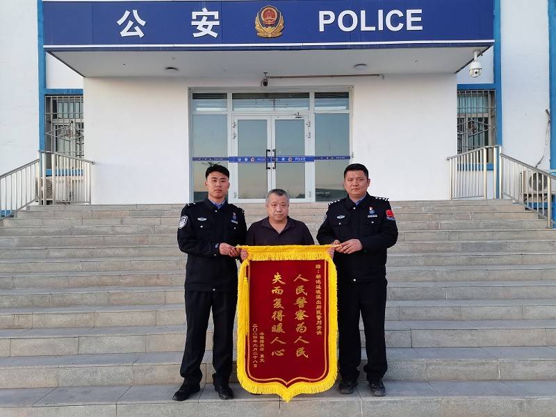 胡杨林畔春意暖