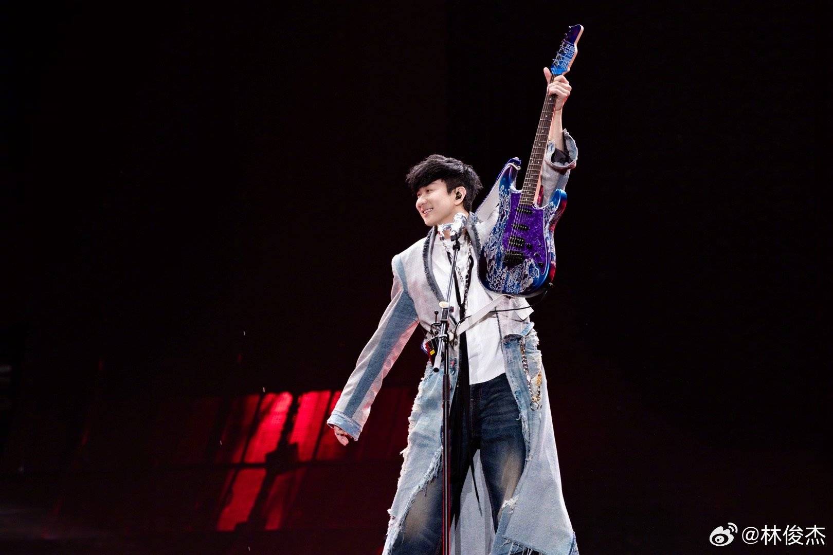 林俊杰jj20巡演全新进阶成都连唱两晚开启24年度巡演序幕