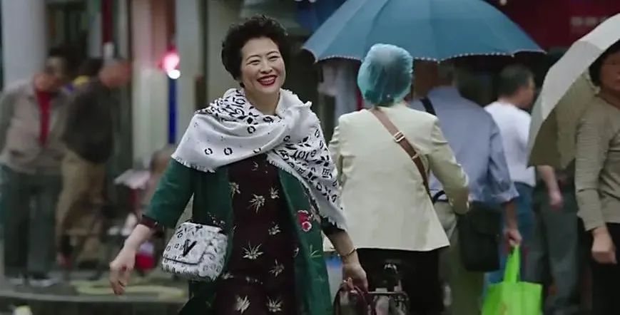 《我的前半生》剧照 她说:"妈妈,别担心,别想我.