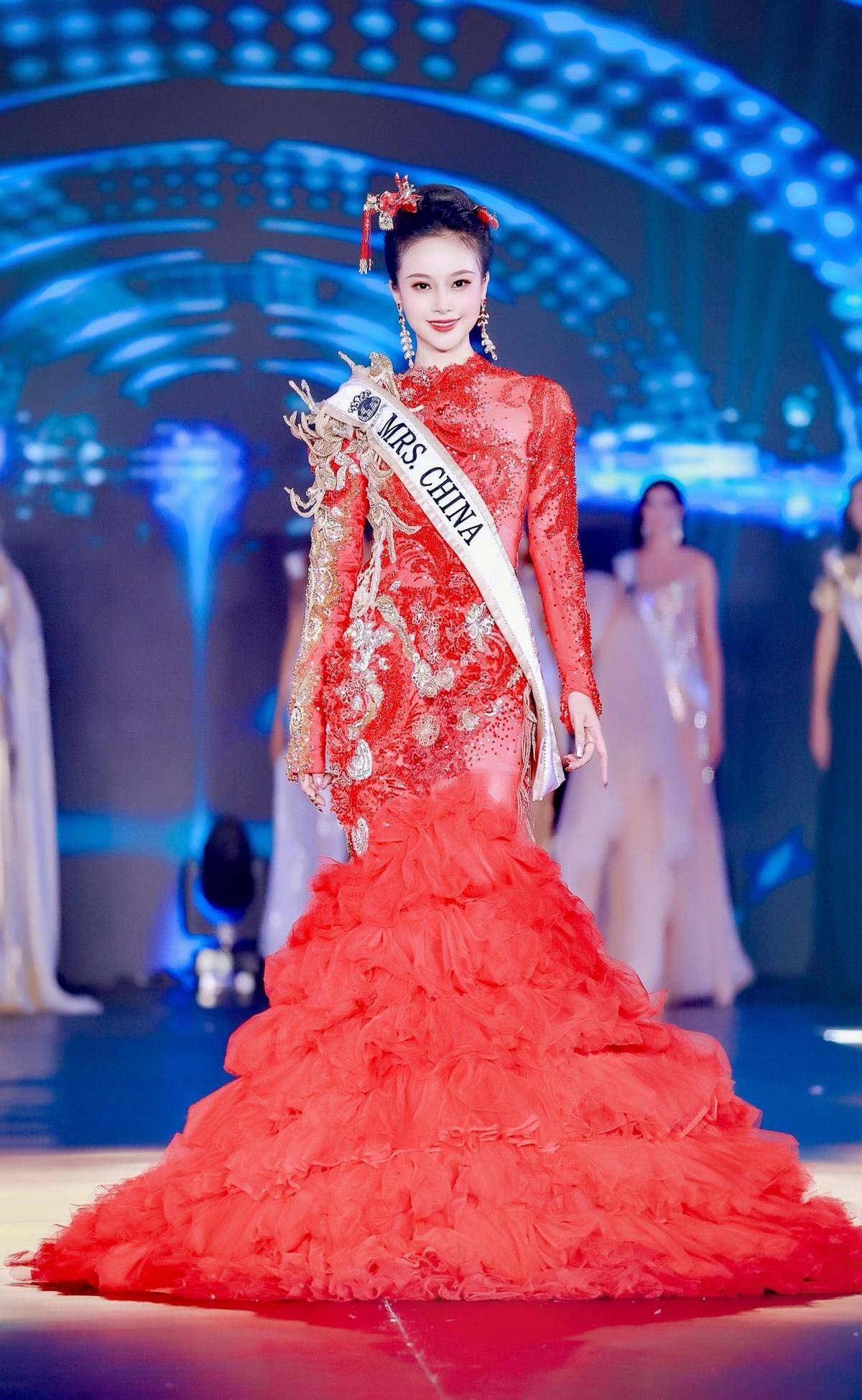 中国夫人梁芮宁荣获环球夫人大赛全球总决赛亚军