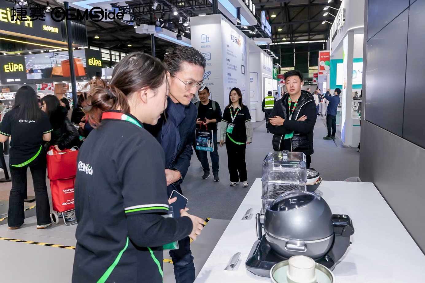 捷赛炒菜机器人及全系产品亮相AWE2024-家电圈官网