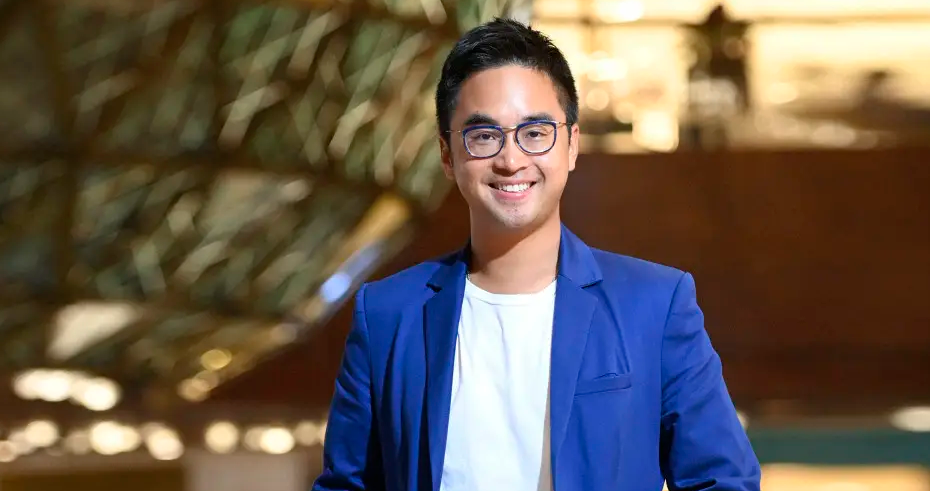 周大福太子爷郑志刚36岁接手千亿资产每天都在给市民发钱