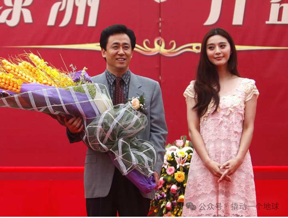 这一轮洗牌最大的成果是把最大的房地产公司老板——许皮带送去了.