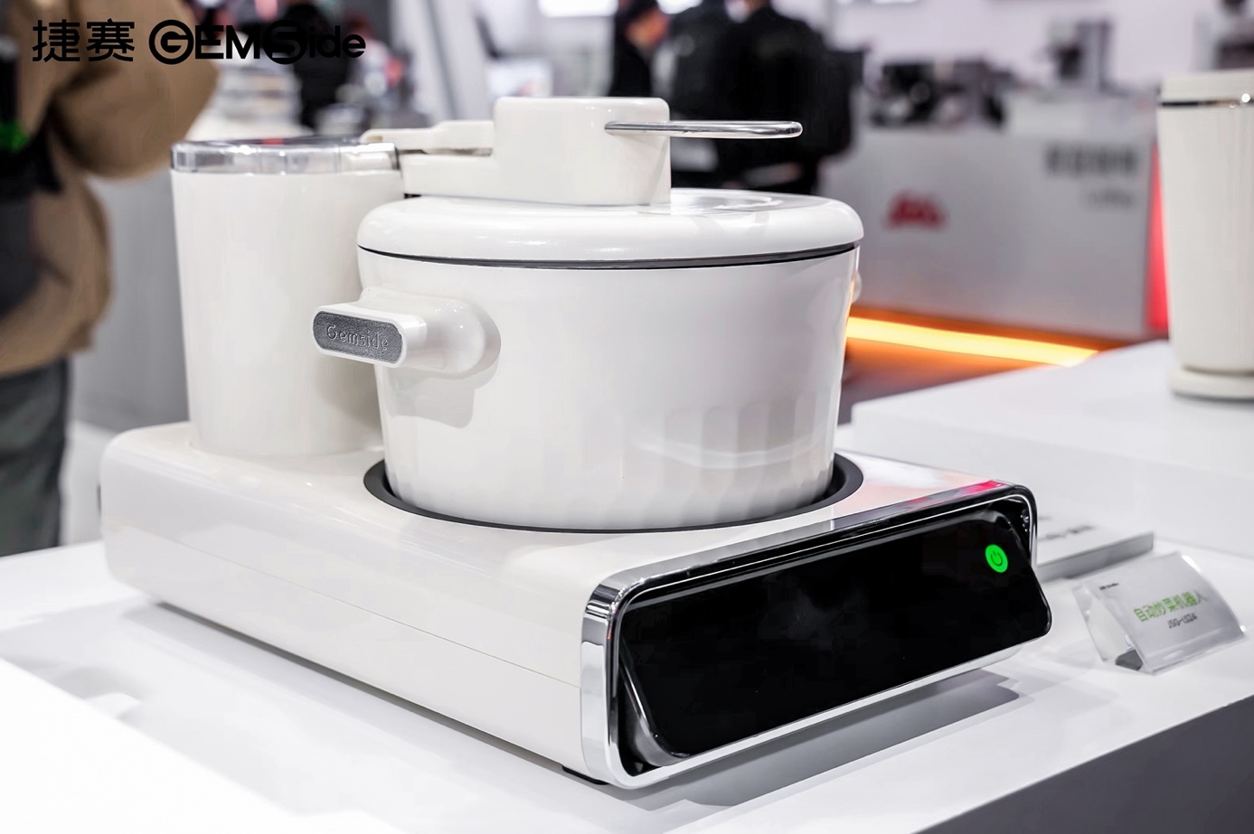 捷赛炒菜机器人及全系产品亮相AWE2024-家电圈官网