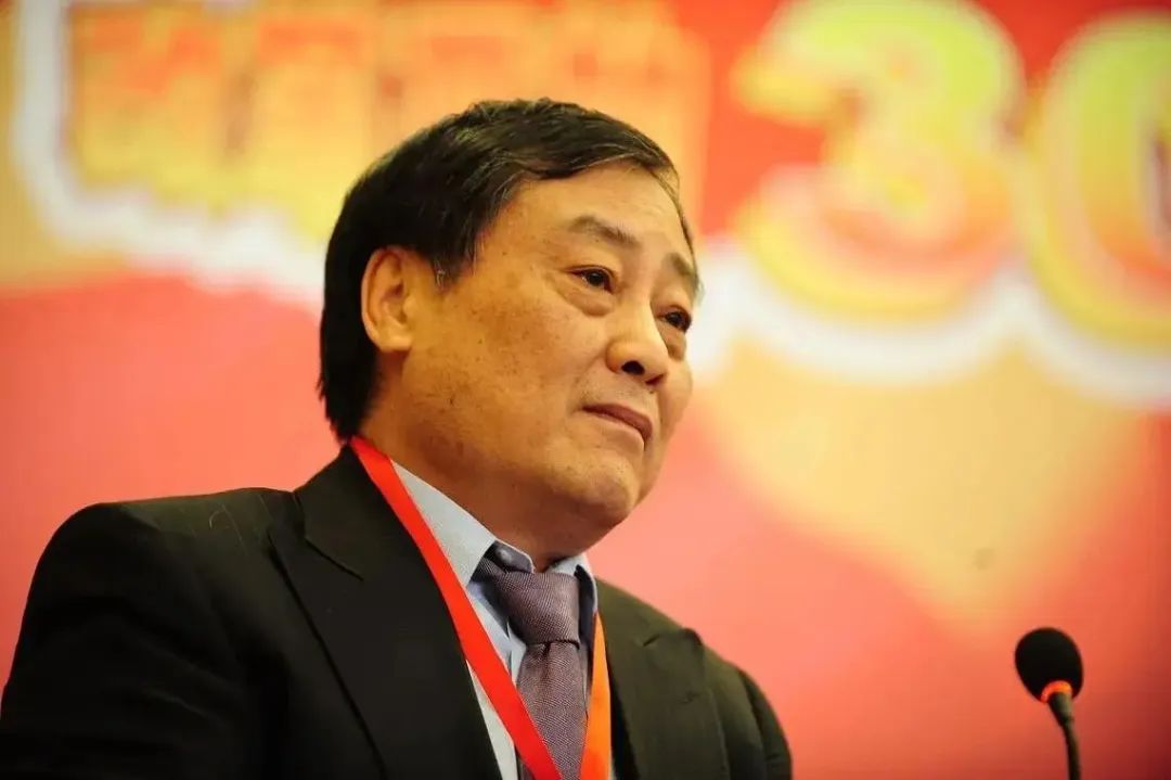 百亿上市公司的掌舵者,严荣飞用50年的坚持与奋斗书写的人生逆袭神话