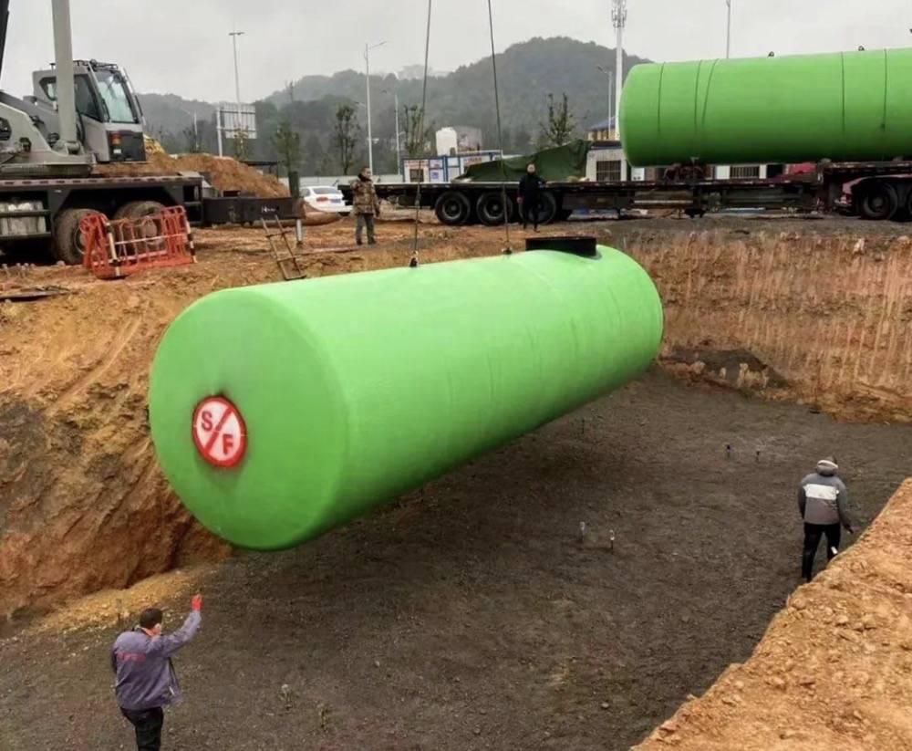 长沙一加油站油罐违法超容达90立方米引关注