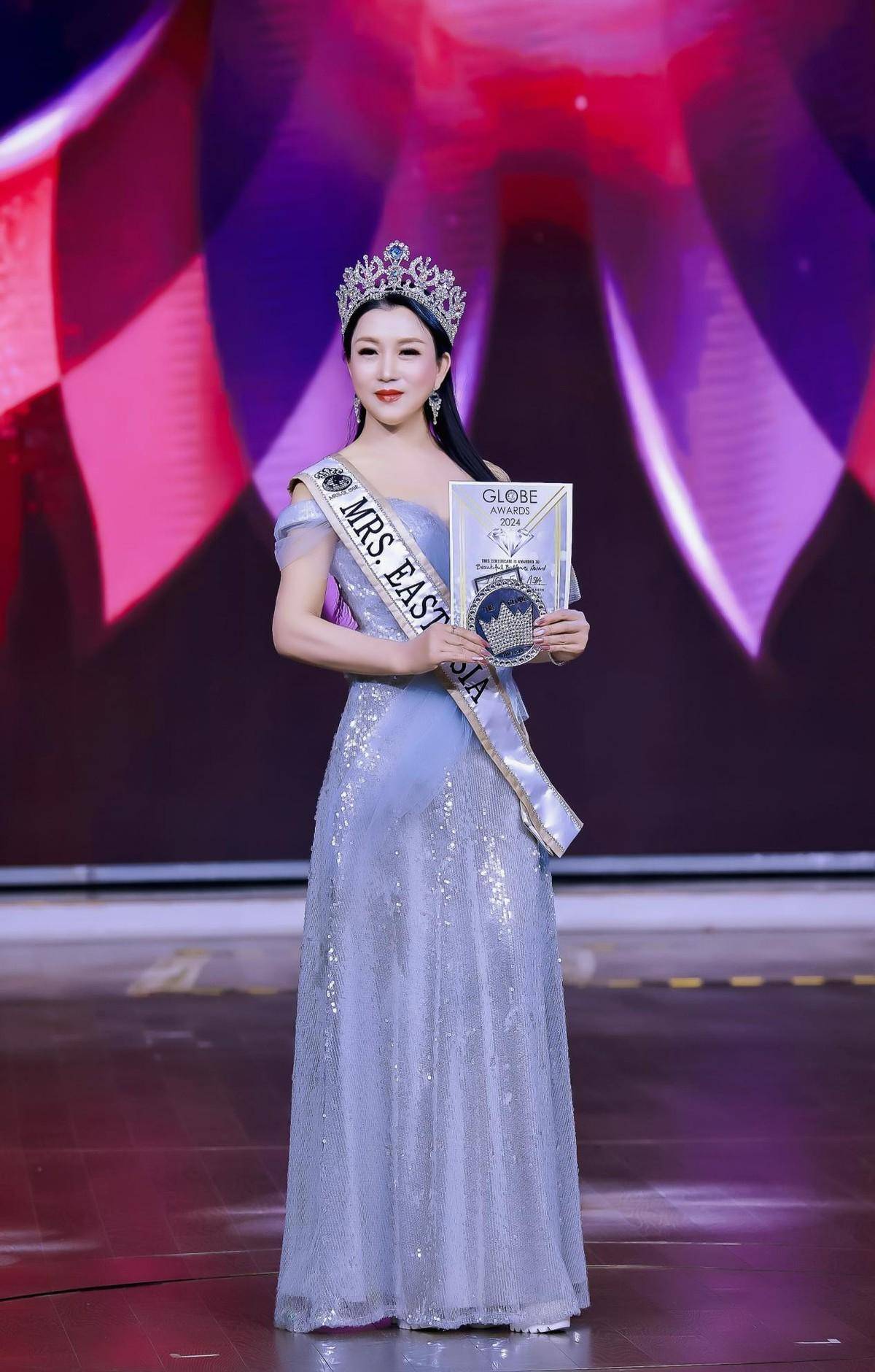 杨嘉祺夫人荣获第27届环球夫人大赛全球总决赛东亚夫人称号和美丽璀璨