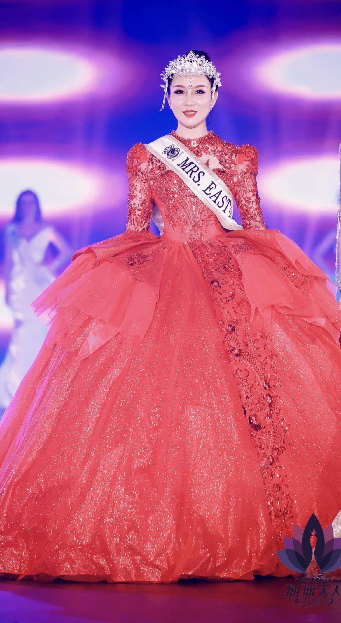 杨嘉祺夫人荣获第27届环球夫人大赛全球总决赛东亚夫人称号和美丽璀璨
