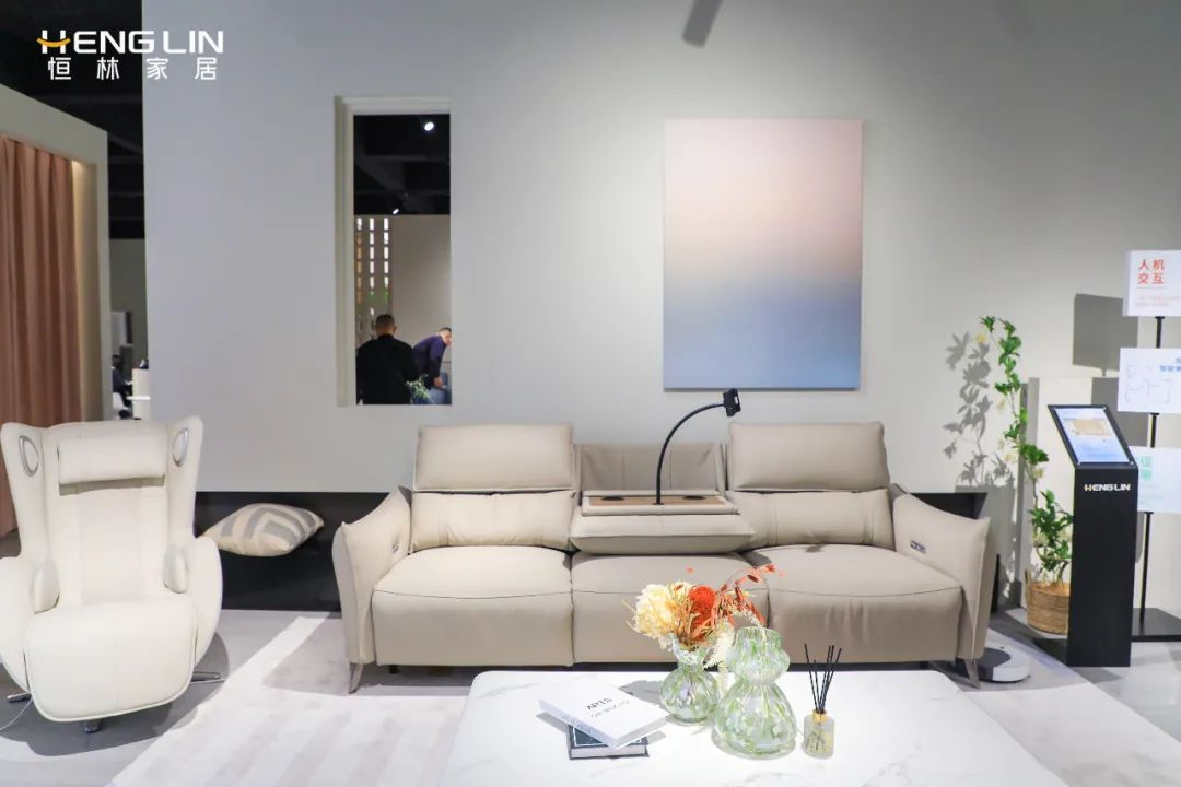 恒林家居亮相第51届东莞名家具展以科技致敬美好未来